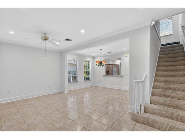 814 Carolina Circle SW, Vero Beach, FL 32962