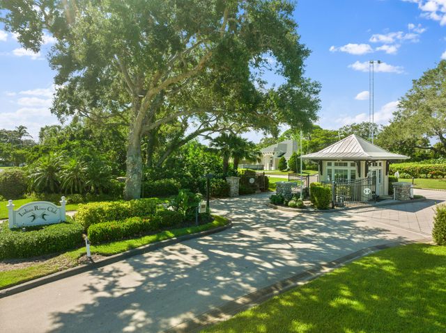 814 Carolina Circle SW, Vero Beach, FL 32962