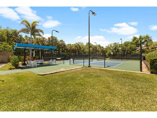 814 Carolina Circle SW, Vero Beach, FL 32962