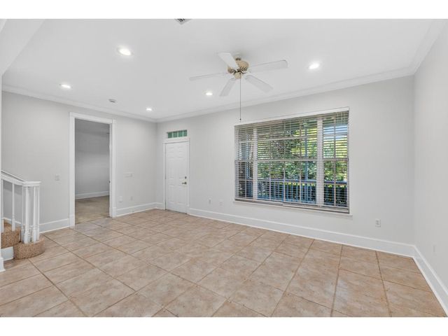 814 Carolina Circle SW, Vero Beach, FL 32962