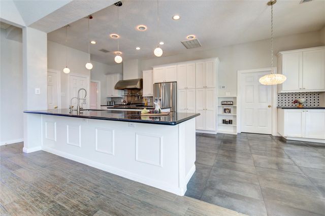 309 Oak Creek Drive, League City, TX 77573