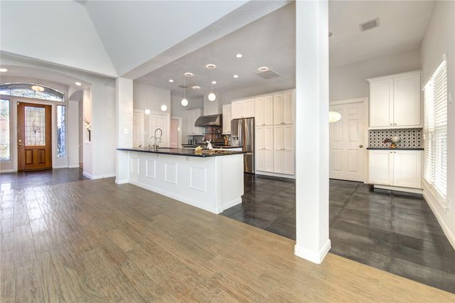 309 Oak Creek Drive, League City, TX 77573