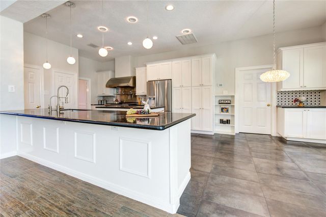 309 Oak Creek Drive, League City, TX 77573