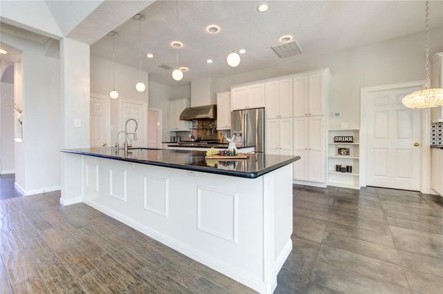 309 Oak Creek Drive, League City, TX 77573