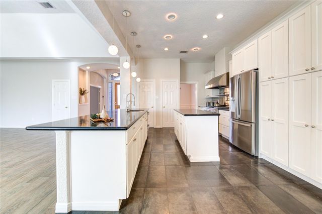 309 Oak Creek Drive, League City, TX 77573