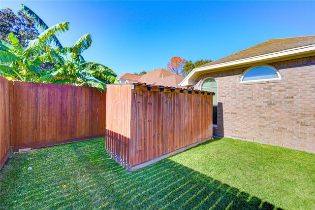 309 Oak Creek Drive, League City, TX 77573