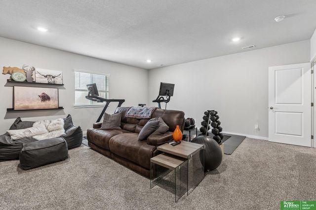6417 Clear Creek Street, Papillion, NE 68157
