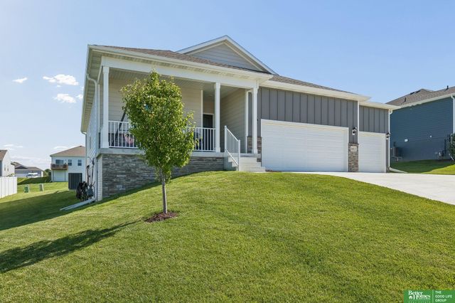 6417 Clear Creek Street, Papillion, NE 68157