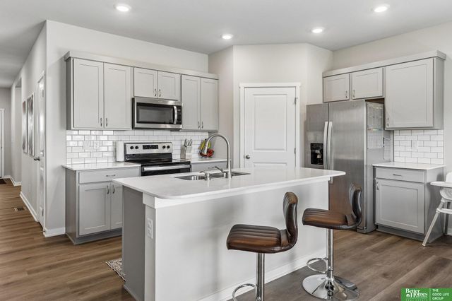 6417 Clear Creek Street, Papillion, NE 68157