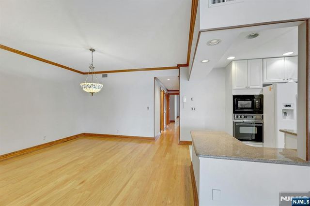 1225 River Road 2B, Edgewater, NJ 07020