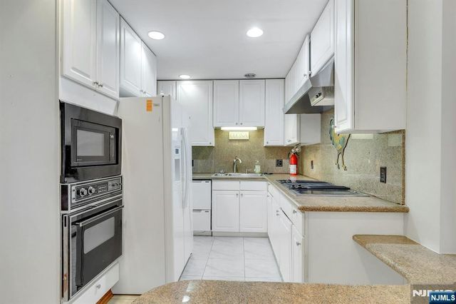 1225 River Road 2B, Edgewater, NJ 07020