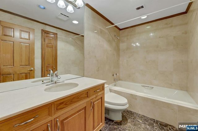 1225 River Road 2B, Edgewater, NJ 07020