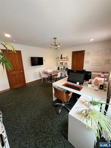 239 Old Tappan Road 2, Old Tappan, NJ 07675