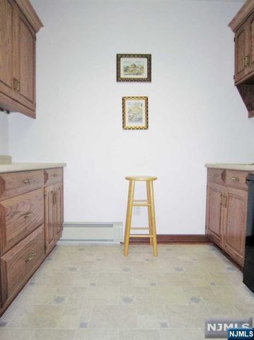 239 Old Tappan Road 2, Old Tappan, NJ 07675
