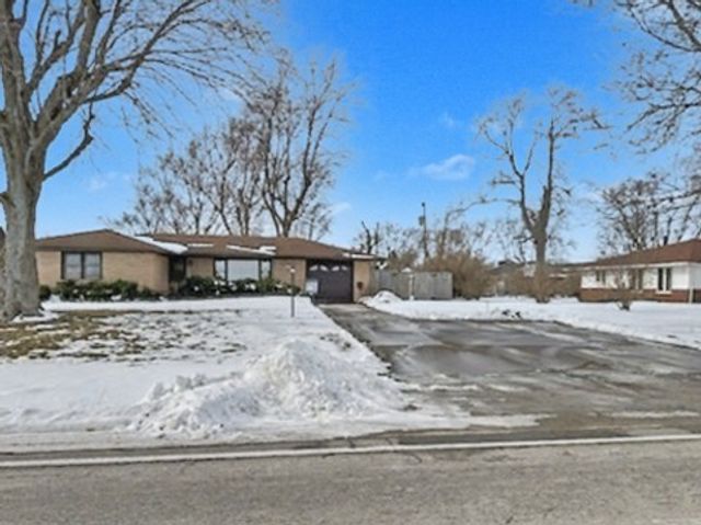 1621 N 2000 East Road, Watseka, IL 60970