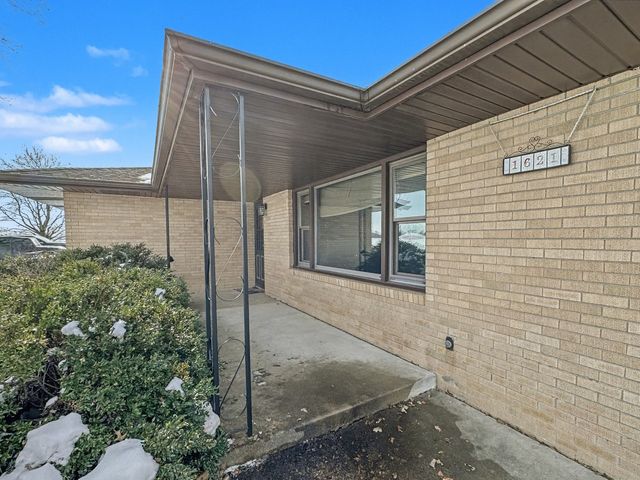 1621 N 2000 East Road, Watseka, IL 60970