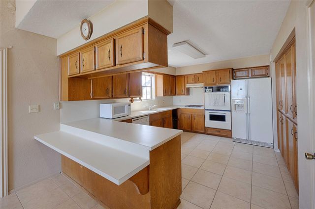 2745 Holub Road, Schulenburg, TX 78956