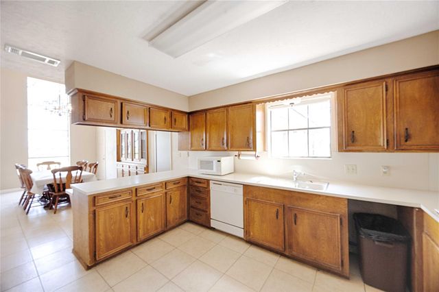 2745 Holub Road, Schulenburg, TX 78956