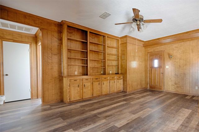 2745 Holub Road, Schulenburg, TX 78956