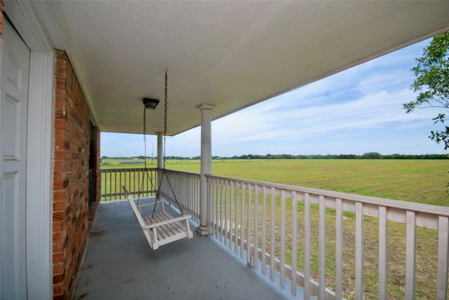 2745 Holub Road, Schulenburg, TX 78956