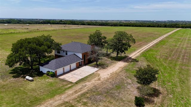 2745 Holub Road, Schulenburg, TX 78956