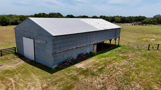 2745 Holub Road, Schulenburg, TX 78956