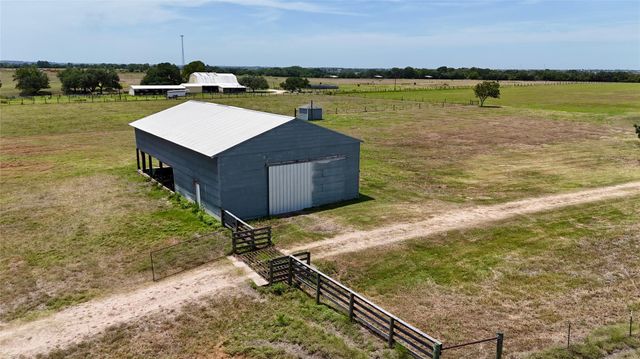 2745 Holub Road, Schulenburg, TX 78956