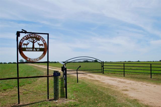 2745 Holub Road, Schulenburg, TX 78956