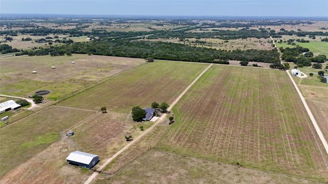 2745 Holub Road, Schulenburg, TX 78956