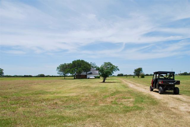 2745 Holub Road, Schulenburg, TX 78956