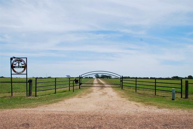 2745 Holub Road, Schulenburg, TX 78956