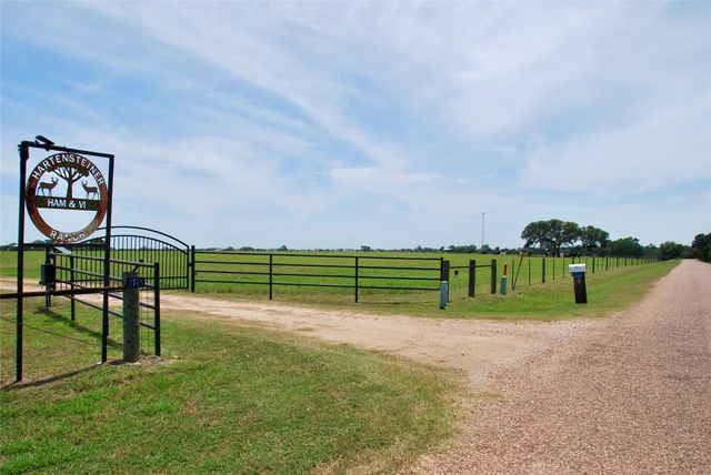 2745 Holub Road, Schulenburg, TX 78956