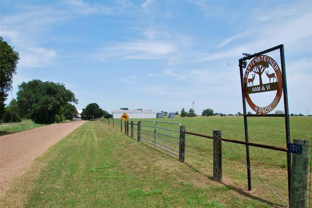 2745 Holub Road, Schulenburg, TX 78956