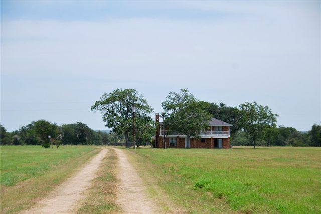 2745 Holub Road, Schulenburg, TX 78956