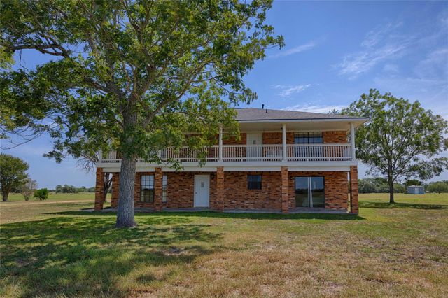 2745 Holub Road, Schulenburg, TX 78956