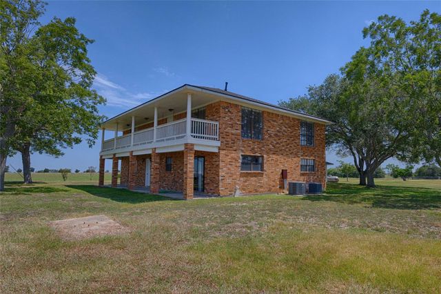 2745 Holub Road, Schulenburg, TX 78956