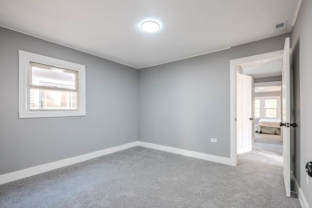 7836 S Saint Lawrence Avenue, Chicago, IL 60619