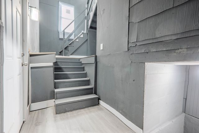 7836 S Saint Lawrence Avenue, Chicago, IL 60619