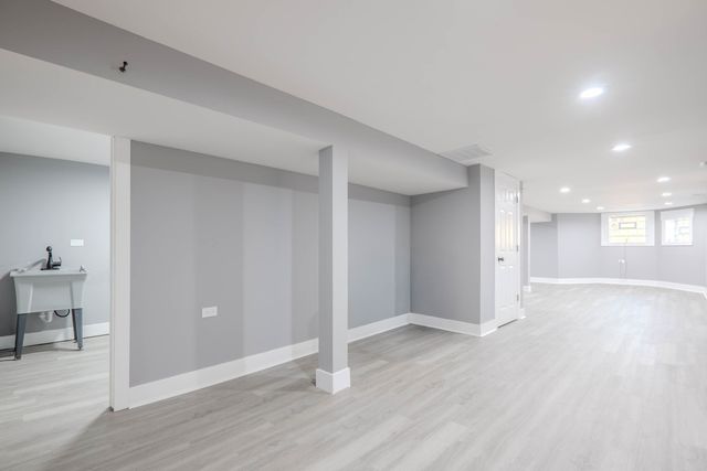 7836 S Saint Lawrence Avenue, Chicago, IL 60619