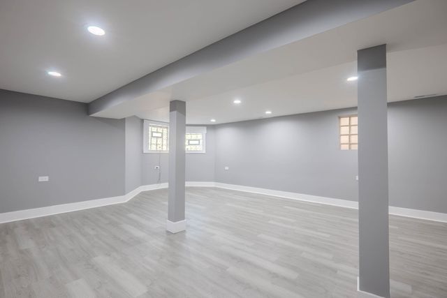 7836 S Saint Lawrence Avenue, Chicago, IL 60619