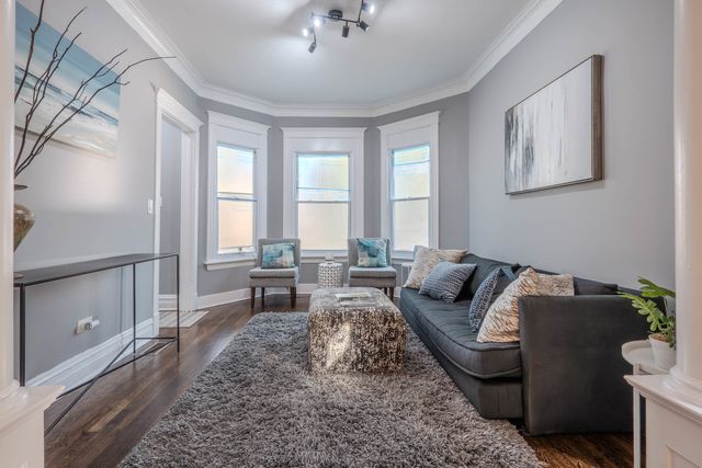 7836 S Saint Lawrence Avenue, Chicago, IL 60619