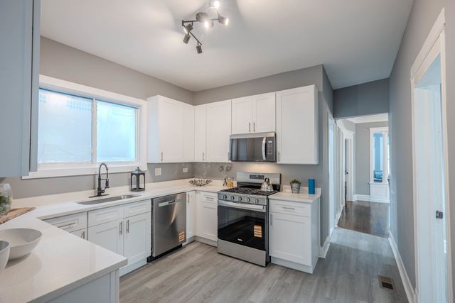 7836 S Saint Lawrence Avenue, Chicago, IL 60619