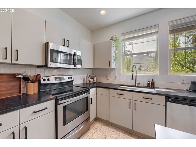 14800 Sw KRAFT Loop, Portland, OR 97223