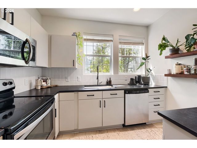 14800 Sw KRAFT Loop, Portland, OR 97223