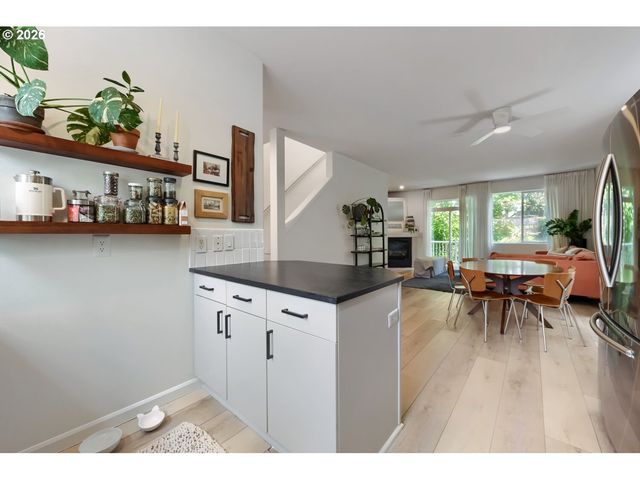 14800 Sw KRAFT Loop, Portland, OR 97223