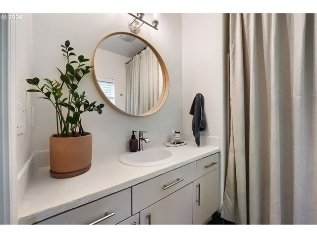 14800 Sw KRAFT Loop, Portland, OR 97223