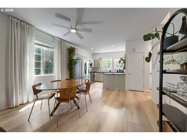 14800 Sw KRAFT Loop, Portland, OR 97223