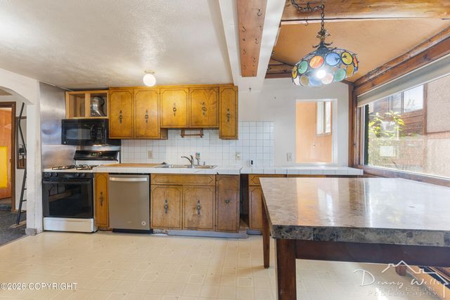 1012 E 9th Avenue, Anchorage, AK 99501