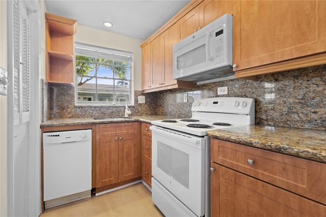 1965 SE 5th Court 104, Pompano Beach, FL 33060