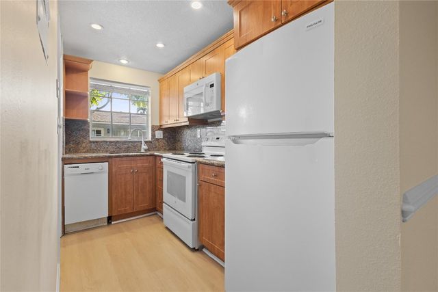 1965 SE 5th Court 104, Pompano Beach, FL 33060